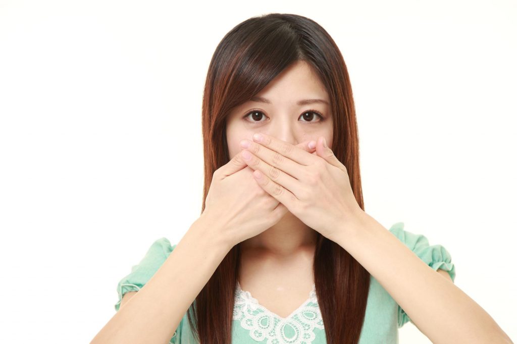 便秘が口臭の原因に?口臭が便臭になる原因も便秘が絡んでる?