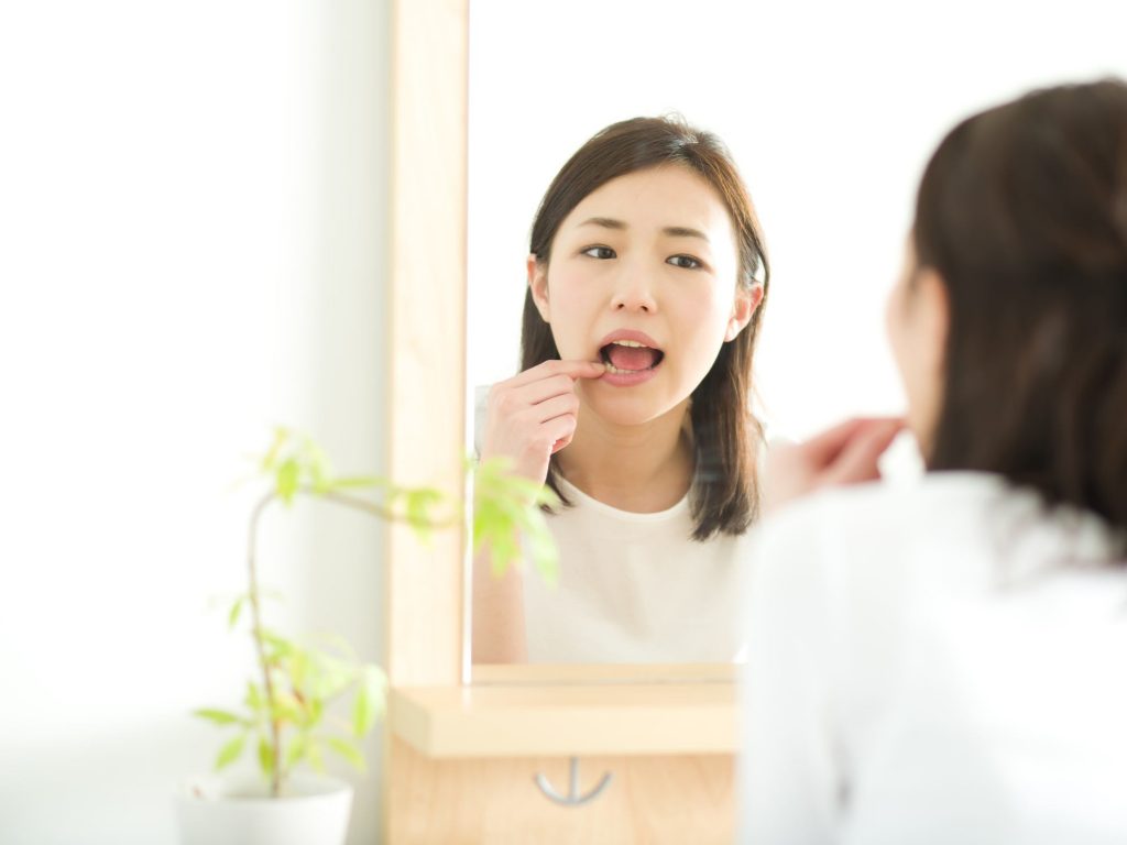 差し歯や詰め物の下が虫歯になる原因とは?
