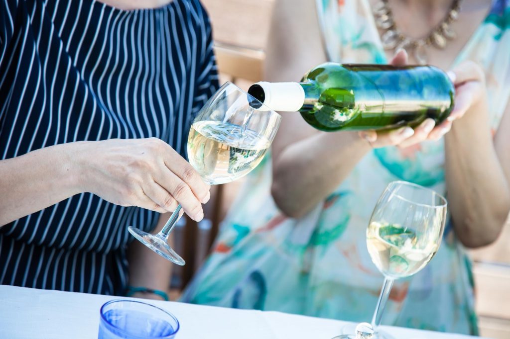 ワインやビールなどのアルコールは虫歯の予防につながる?