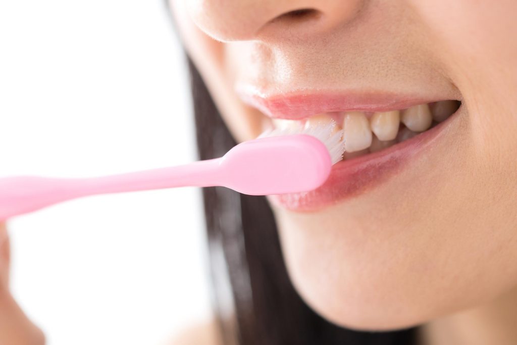 朝?寝る前?液体歯磨きはいつ使うのが効果的?