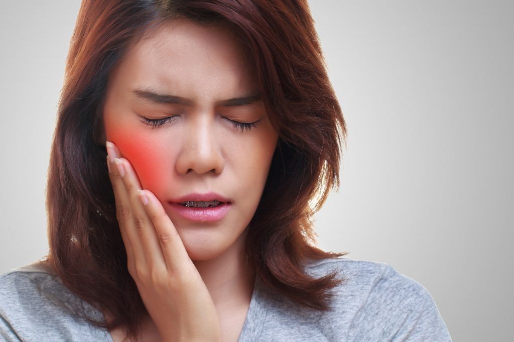 食事中や食後に起こる歯周病による痛み、どう対処したらいい?
