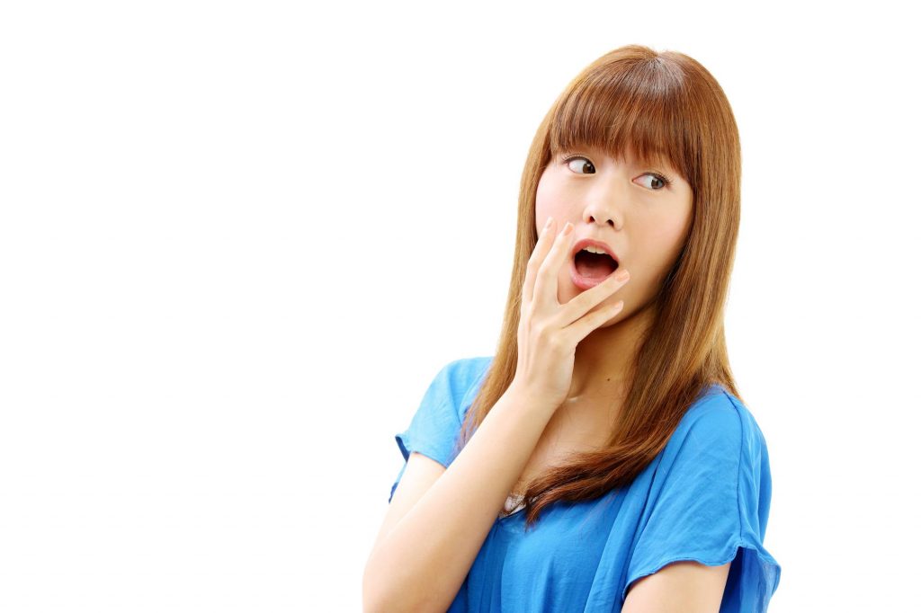 舌が真っ白な状態と口臭の関係とは?白い舌は口臭の原因?